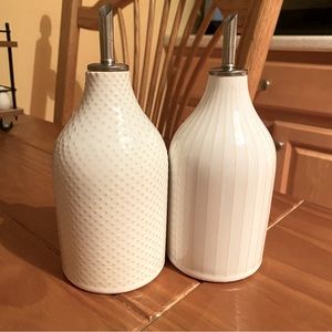 Williams Sonoma White Textured Stoneware Oil & Vinegar Dispensers (Set Of 2)